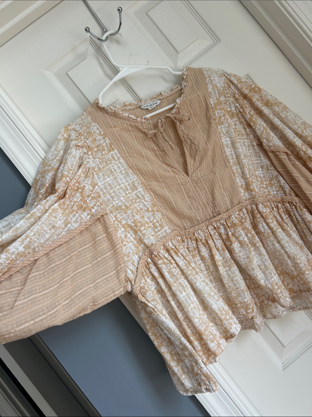 ⚜️ American Eagle Outfitters Beige Printed Peasant Top - Picture 6 of 8